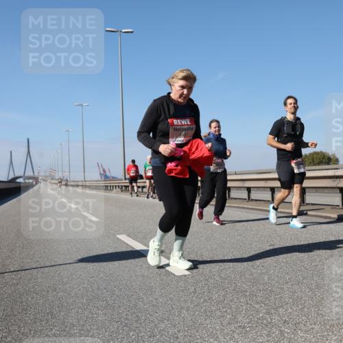 03.10.2025 - Köhlbrandbrückenlauf Yannick Fuchs http://msf.ph/oto/9194700 03.10.2025 12:20:09 Position 3 5497 meine-sportfotos.de