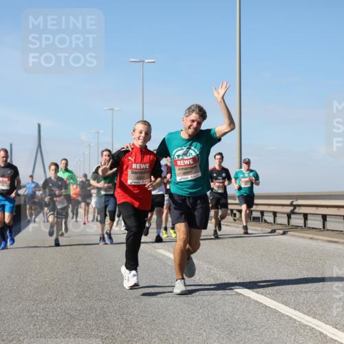 03.10.2025 - Köhlbrandbrückenlauf Yannick Fuchs http://msf.ph/oto/9194711 03.10.2025 11:57:12 Position 3 5022, 8023 meine-sportfotos.de