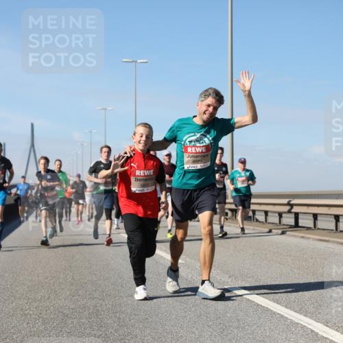 03.10.2025 - Köhlbrandbrückenlauf Yannick Fuchs http://msf.ph/oto/9194714 03.10.2025 11:57:12 Position 3 5022, 6023 meine-sportfotos.de