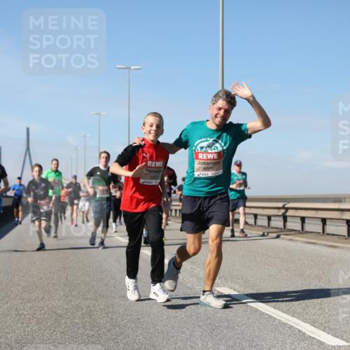 03.10.2025 - Köhlbrandbrückenlauf Yannick Fuchs http://msf.ph/oto/9194718 03.10.2025 11:57:12 Position 3 6023, 5022 meine-sportfotos.de