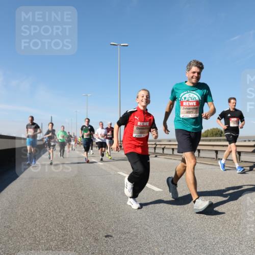 03.10.2025 - Köhlbrandbrückenlauf Yannick Fuchs http://msf.ph/oto/9194735 03.10.2025 11:57:13 Position 3 5022, 5023 meine-sportfotos.de