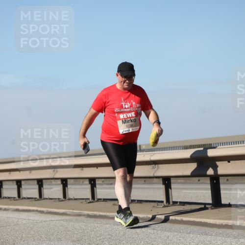 03.10.2025 - Köhlbrandbrückenlauf Yannick Fuchs http://msf.ph/oto/9194736 03.10.2025 12:20:15 Position 3 2024, 5736, 6165 meine-sportfotos.de