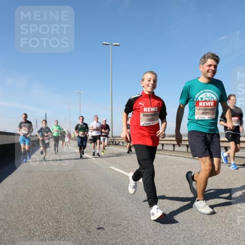 03.10.2025 - Köhlbrandbrückenlauf Yannick Fuchs http://msf.ph/oto/9194739 03.10.2025 11:57:13 Position 3 5022, 5023 meine-sportfotos.de