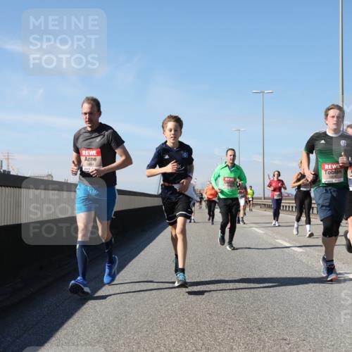 03.10.2025 - Köhlbrandbrückenlauf Yannick Fuchs http://msf.ph/oto/9194757 03.10.2025 11:57:14 Position 3 5884 meine-sportfotos.de