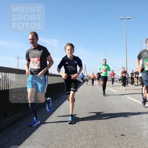 03.10.2025 - Köhlbrandbrückenlauf Yannick Fuchs http://msf.ph/oto/9194776 03.10.2025 11:57:15 Position 3 5884, 5806 meine-sportfotos.de