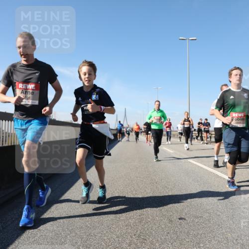 03.10.2025 - Köhlbrandbrückenlauf Yannick Fuchs http://msf.ph/oto/9194780 03.10.2025 11:57:15 Position 3 884, 5806 meine-sportfotos.de