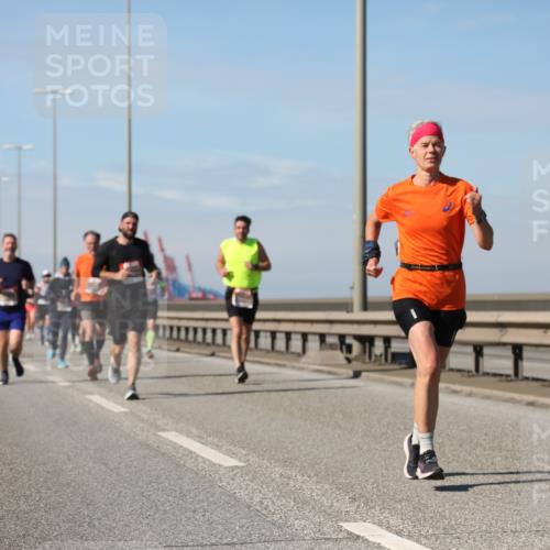 03.10.2025 - Köhlbrandbrückenlauf Yannick Fuchs http://msf.ph/oto/9194870 03.10.2025 11:57:23 Position 3  meine-sportfotos.de