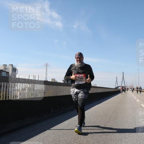 03.10.2025 - Köhlbrandbrückenlauf Yannick Fuchs http://msf.ph/oto/9194883 03.10.2025 12:21:43 Position 3 6123 meine-sportfotos.de