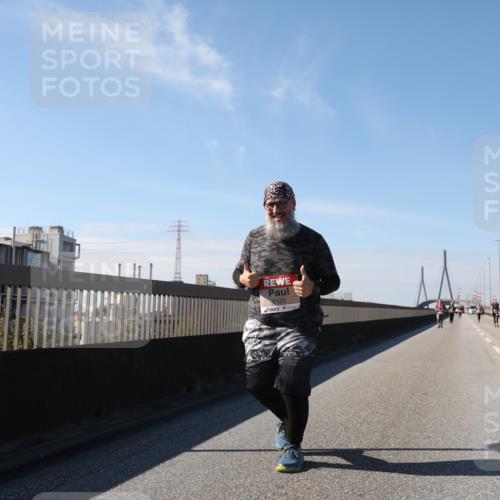 03.10.2025 - Köhlbrandbrückenlauf Yannick Fuchs http://msf.ph/oto/9194886 03.10.2025 12:21:43 Position 3 6123 meine-sportfotos.de