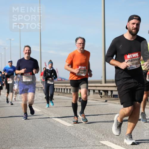 03.10.2025 - Köhlbrandbrückenlauf Yannick Fuchs http://msf.ph/oto/9194903 03.10.2025 11:57:27 Position 3 5525, 5099, 6445 meine-sportfotos.de