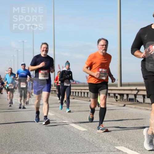 03.10.2025 - Köhlbrandbrückenlauf Yannick Fuchs http://msf.ph/oto/9194905 03.10.2025 11:57:27 Position 3 5525, 2000, 6445 meine-sportfotos.de