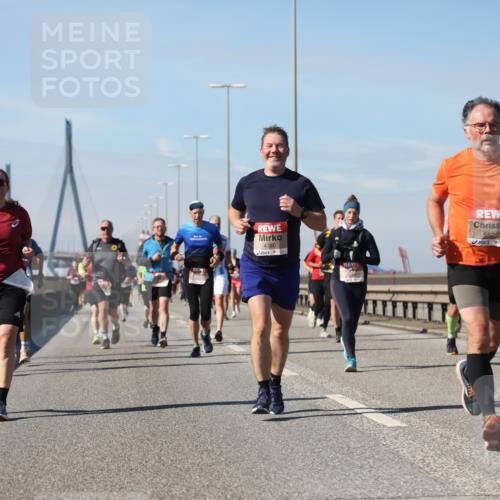 03.10.2025 - Köhlbrandbrückenlauf Yannick Fuchs http://msf.ph/oto/9194907 03.10.2025 11:57:27 Position 3 4760, 5525 meine-sportfotos.de
