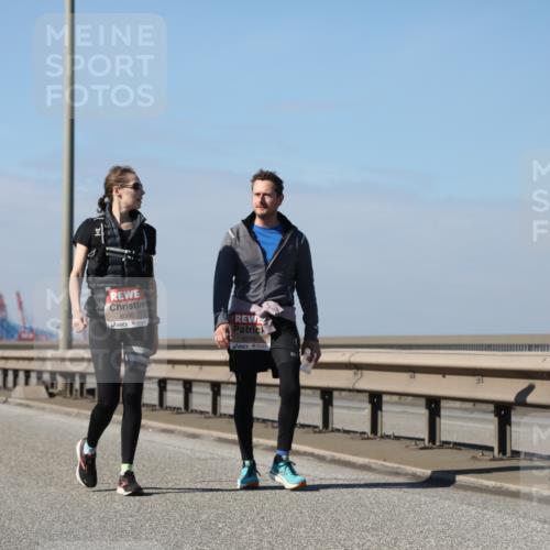 03.10.2025 - Köhlbrandbrückenlauf Yannick Fuchs http://msf.ph/oto/9194911 03.10.2025 12:22:00 Position 3 6096, 4273 meine-sportfotos.de