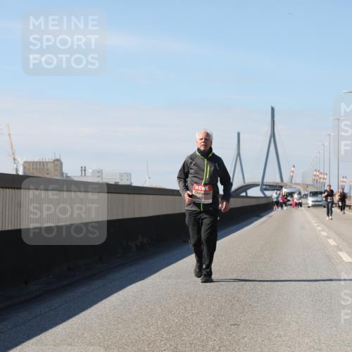 03.10.2025 - Köhlbrandbrückenlauf Yannick Fuchs http://msf.ph/oto/9194915 03.10.2025 12:22:04 Position 3  meine-sportfotos.de