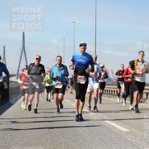 03.10.2025 - Köhlbrandbrückenlauf Yannick Fuchs http://msf.ph/oto/9194928 03.10.2025 11:57:30 Position 3 09, 560, 10, 6377 meine-sportfotos.de
