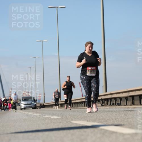 03.10.2025 - Köhlbrandbrückenlauf Yannick Fuchs http://msf.ph/oto/9194937 03.10.2025 12:22:19 Position 3 5316 meine-sportfotos.de