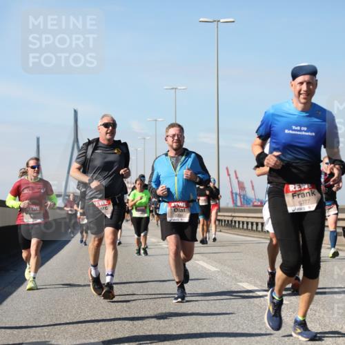 03.10.2025 - Köhlbrandbrückenlauf Yannick Fuchs http://msf.ph/oto/9194946 03.10.2025 11:57:32 Position 3 6310, 09, 6208, 6377, 4210 meine-sportfotos.de