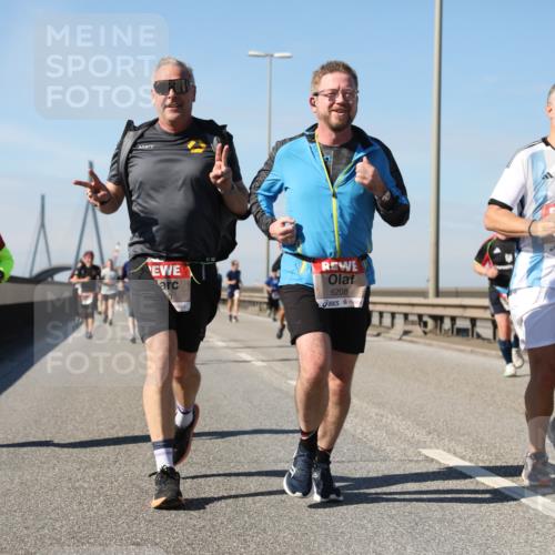 03.10.2025 - Köhlbrandbrückenlauf Yannick Fuchs http://msf.ph/oto/9194964 03.10.2025 11:57:34 Position 3 5840, 6208, 5815 meine-sportfotos.de
