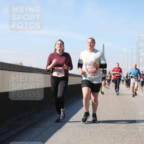 03.10.2025 - Köhlbrandbrückenlauf Yannick Fuchs http://msf.ph/oto/9195025 03.10.2025 11:57:44 Position 3 4473, 4472 meine-sportfotos.de