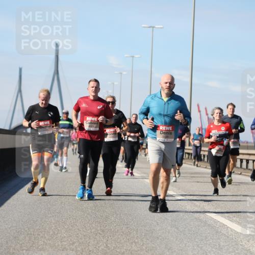 03.10.2025 - Köhlbrandbrückenlauf Yannick Fuchs http://msf.ph/oto/9195033 03.10.2025 11:57:46 Position 3 6153, 6474, 5129 meine-sportfotos.de