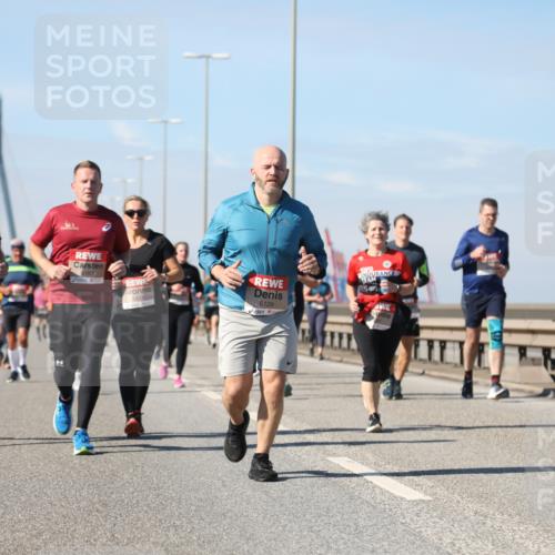 03.10.2025 - Köhlbrandbrückenlauf Yannick Fuchs http://msf.ph/oto/9195036 03.10.2025 11:57:47 Position 3 6153, 5129 meine-sportfotos.de