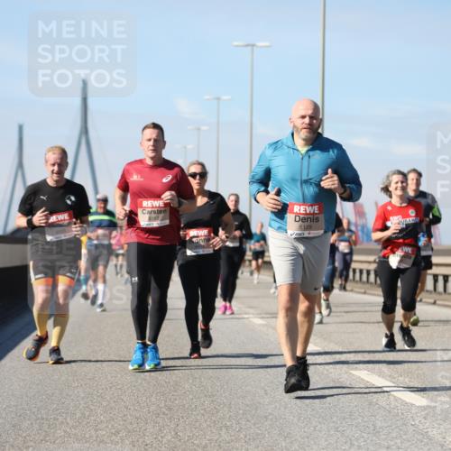 03.10.2025 - Köhlbrandbrückenlauf Yannick Fuchs http://msf.ph/oto/9195037 03.10.2025 11:57:47 Position 3 6153, 5129 meine-sportfotos.de