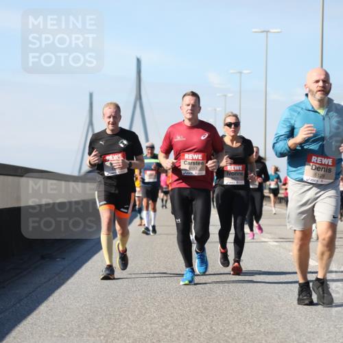 03.10.2025 - Köhlbrandbrückenlauf Yannick Fuchs http://msf.ph/oto/9195038 03.10.2025 11:57:48 Position 3 6153, 5129, 6474 meine-sportfotos.de