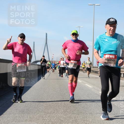 03.10.2025 - Köhlbrandbrückenlauf Yannick Fuchs http://msf.ph/oto/9195106 03.10.2025 11:58:07 Position 3 42195, 5731, 42195, 6485 meine-sportfotos.de