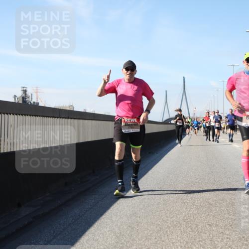 03.10.2025 - Köhlbrandbrückenlauf Yannick Fuchs http://msf.ph/oto/9195110 03.10.2025 11:58:07 Position 3 42195, 5731 meine-sportfotos.de