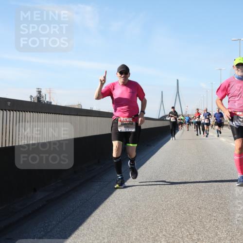 03.10.2025 - Köhlbrandbrückenlauf Yannick Fuchs http://msf.ph/oto/9195111 03.10.2025 11:58:08 Position 3 5731, 42195 meine-sportfotos.de