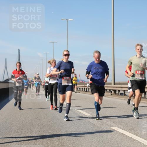 03.10.2025 - Köhlbrandbrückenlauf Yannick Fuchs http://msf.ph/oto/9195134 03.10.2025 11:58:14 Position 3 5691, 5906, 5909 meine-sportfotos.de
