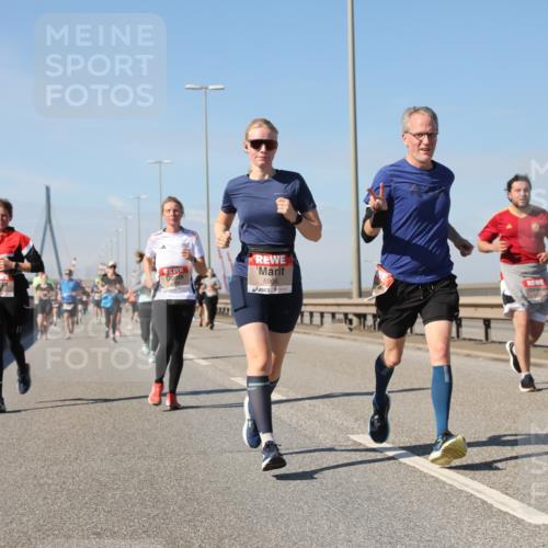 03.10.2025 - Köhlbrandbrückenlauf Yannick Fuchs http://msf.ph/oto/9195139 03.10.2025 11:58:15 Position 3 5906, 5909 meine-sportfotos.de