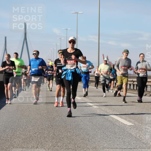 03.10.2025 - Köhlbrandbrückenlauf Yannick Fuchs http://msf.ph/oto/9195157 03.10.2025 11:58:19 Position 3 4746 meine-sportfotos.de