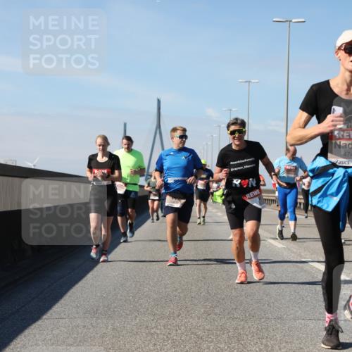 03.10.2025 - Köhlbrandbrückenlauf Yannick Fuchs http://msf.ph/oto/9195167 03.10.2025 11:58:22 Position 3 4672, 4746, 5867 meine-sportfotos.de
