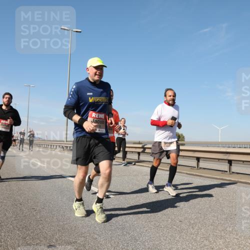 03.10.2025 - Köhlbrandbrückenlauf Yannick Fuchs http://msf.ph/oto/9195204 03.10.2025 11:58:29 Position 3 978, 6556, 131 meine-sportfotos.de