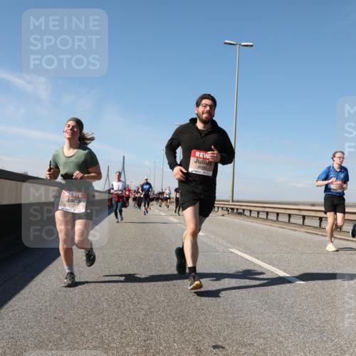 03.10.2025 - Köhlbrandbrückenlauf Yannick Fuchs http://msf.ph/oto/9195209 03.10.2025 11:58:30 Position 3 4727, 4690 meine-sportfotos.de