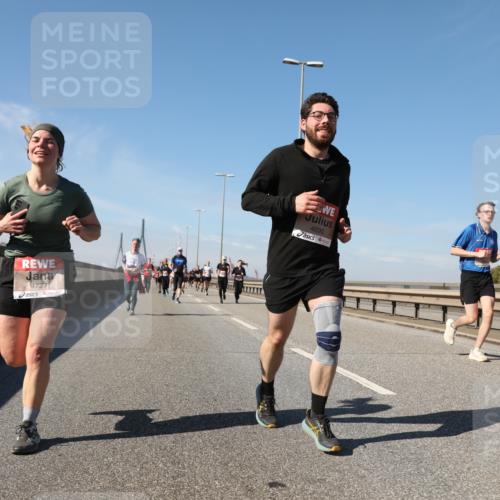 03.10.2025 - Köhlbrandbrückenlauf Yannick Fuchs http://msf.ph/oto/9195211 03.10.2025 11:58:31 Position 3 4727, 4690 meine-sportfotos.de