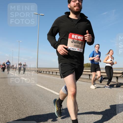 03.10.2025 - Köhlbrandbrückenlauf Yannick Fuchs http://msf.ph/oto/9195213 03.10.2025 11:58:31 Position 3 4690 meine-sportfotos.de