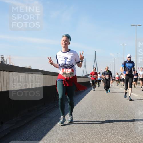 03.10.2025 - Köhlbrandbrückenlauf Yannick Fuchs http://msf.ph/oto/9195221 03.10.2025 11:58:34 Position 3 20, 25, 4476 meine-sportfotos.de