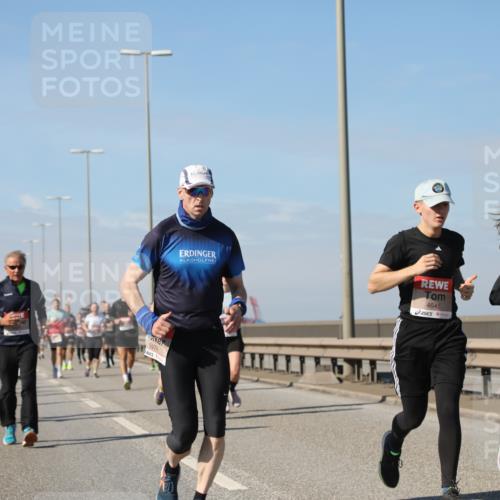 03.10.2025 - Köhlbrandbrückenlauf Yannick Fuchs http://msf.ph/oto/9195225 03.10.2025 11:58:35 Position 3 5974, 4645, 5339 meine-sportfotos.de