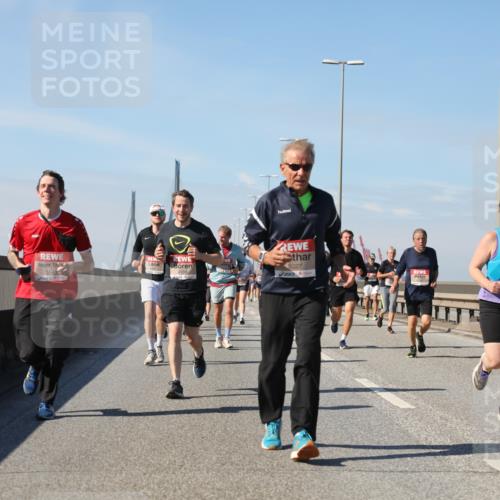 03.10.2025 - Köhlbrandbrückenlauf Yannick Fuchs http://msf.ph/oto/9195237 03.10.2025 11:58:38 Position 3 5027, 4676 meine-sportfotos.de