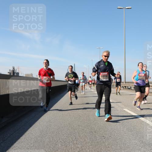 03.10.2025 - Köhlbrandbrückenlauf Yannick Fuchs http://msf.ph/oto/9195240 03.10.2025 11:58:39 Position 3 5027 meine-sportfotos.de