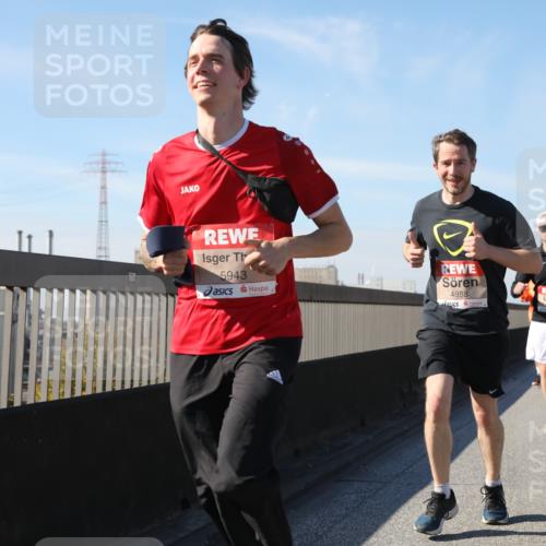 03.10.2025 - Köhlbrandbrückenlauf Yannick Fuchs http://msf.ph/oto/9195245 03.10.2025 11:58:40 Position 3 5943, 4988 meine-sportfotos.de