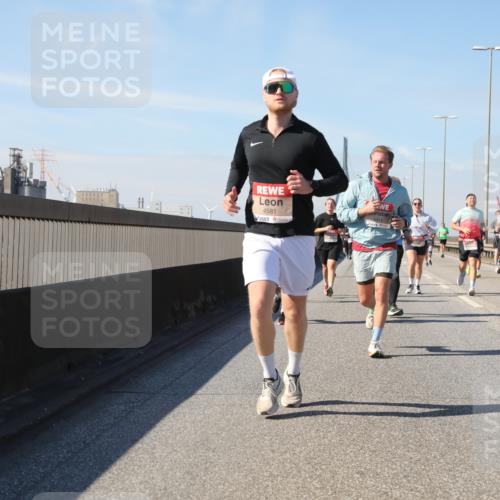 03.10.2025 - Köhlbrandbrückenlauf Yannick Fuchs http://msf.ph/oto/9195250 03.10.2025 11:58:41 Position 3 4581 meine-sportfotos.de