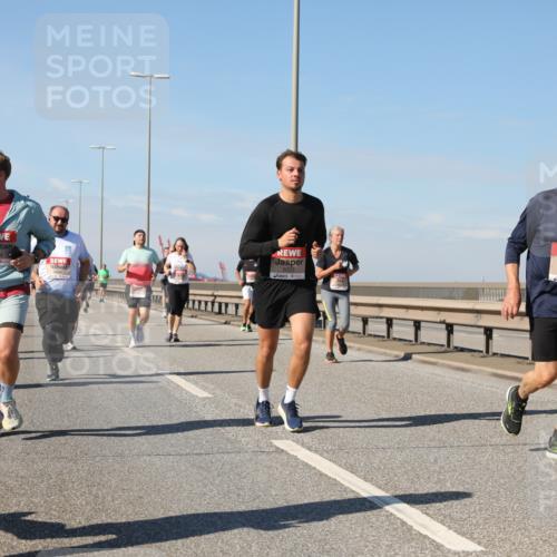 03.10.2025 - Köhlbrandbrückenlauf Yannick Fuchs http://msf.ph/oto/9195252 03.10.2025 11:58:42 Position 3 6414, 4756 meine-sportfotos.de
