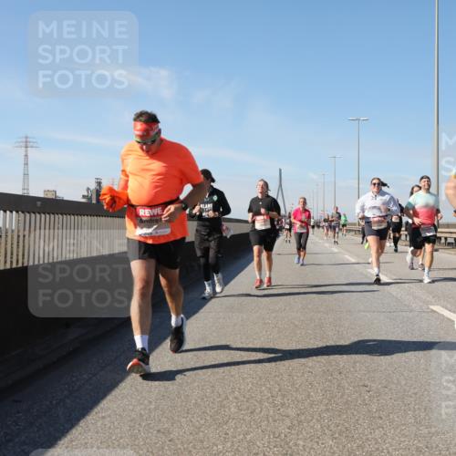 03.10.2025 - Köhlbrandbrückenlauf Yannick Fuchs http://msf.ph/oto/9195263 03.10.2025 11:58:44 Position 3 6084 meine-sportfotos.de