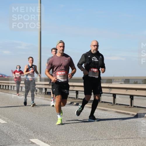 03.10.2025 - Köhlbrandbrückenlauf Yannick Fuchs http://msf.ph/oto/9195277 03.10.2025 11:58:48 Position 3 4539, 5059 meine-sportfotos.de
