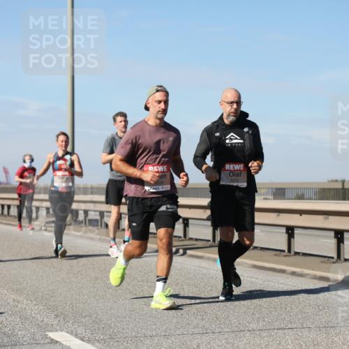 03.10.2025 - Köhlbrandbrückenlauf Yannick Fuchs http://msf.ph/oto/9195279 03.10.2025 11:58:49 Position 3 4539, 5059 meine-sportfotos.de
