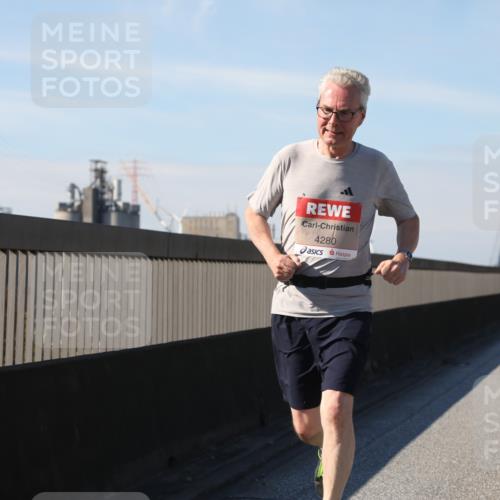 03.10.2025 - Köhlbrandbrückenlauf Yannick Fuchs http://msf.ph/oto/9195281 03.10.2025 11:58:49 Position 3 4280 meine-sportfotos.de