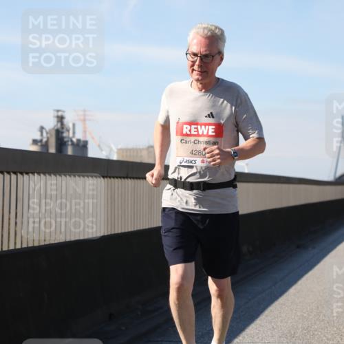 03.10.2025 - Köhlbrandbrückenlauf Yannick Fuchs http://msf.ph/oto/9195282 03.10.2025 11:58:50 Position 3 4280 meine-sportfotos.de